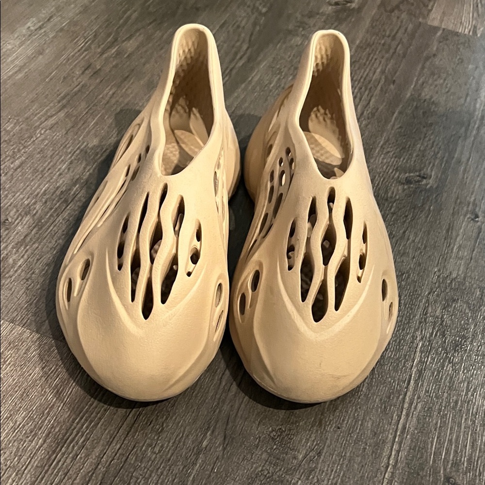 Yeezy Foam Runner in Tan